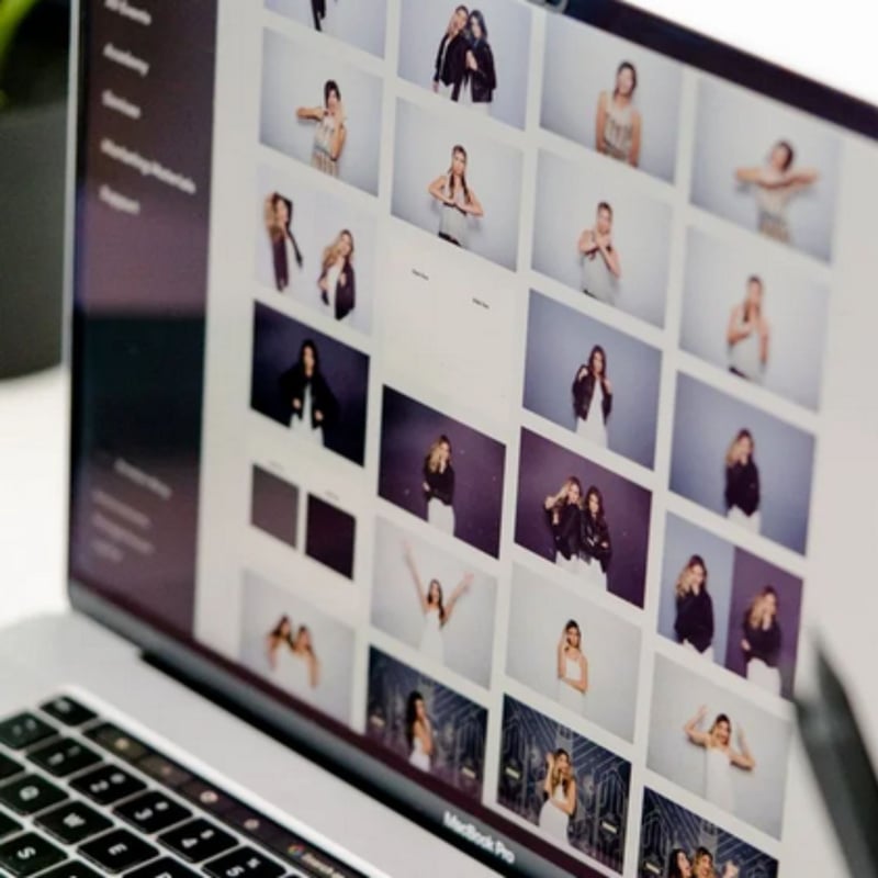 Modern Digital Photo Booth 2hr Package